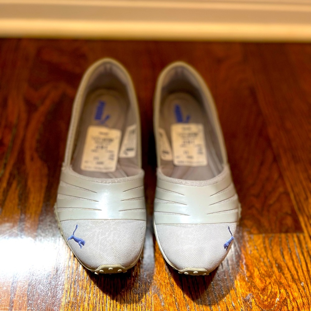 Puma women flats size 6.5.